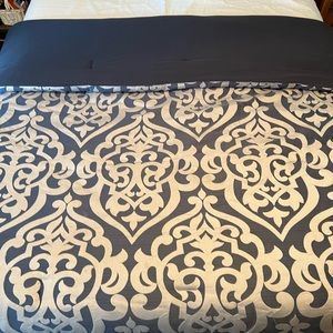 King Size Navy & Gray with shams & throw pillows. Comforter Set